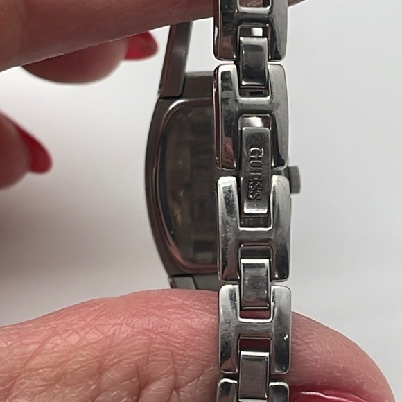 FEMININE Ladies silver Guess watch - Picture 4 of 6